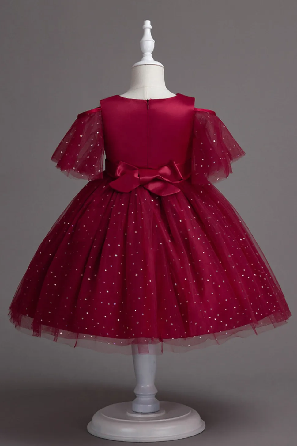 A Line Fora do Ombro Borgonha Vestido de Menina Tule