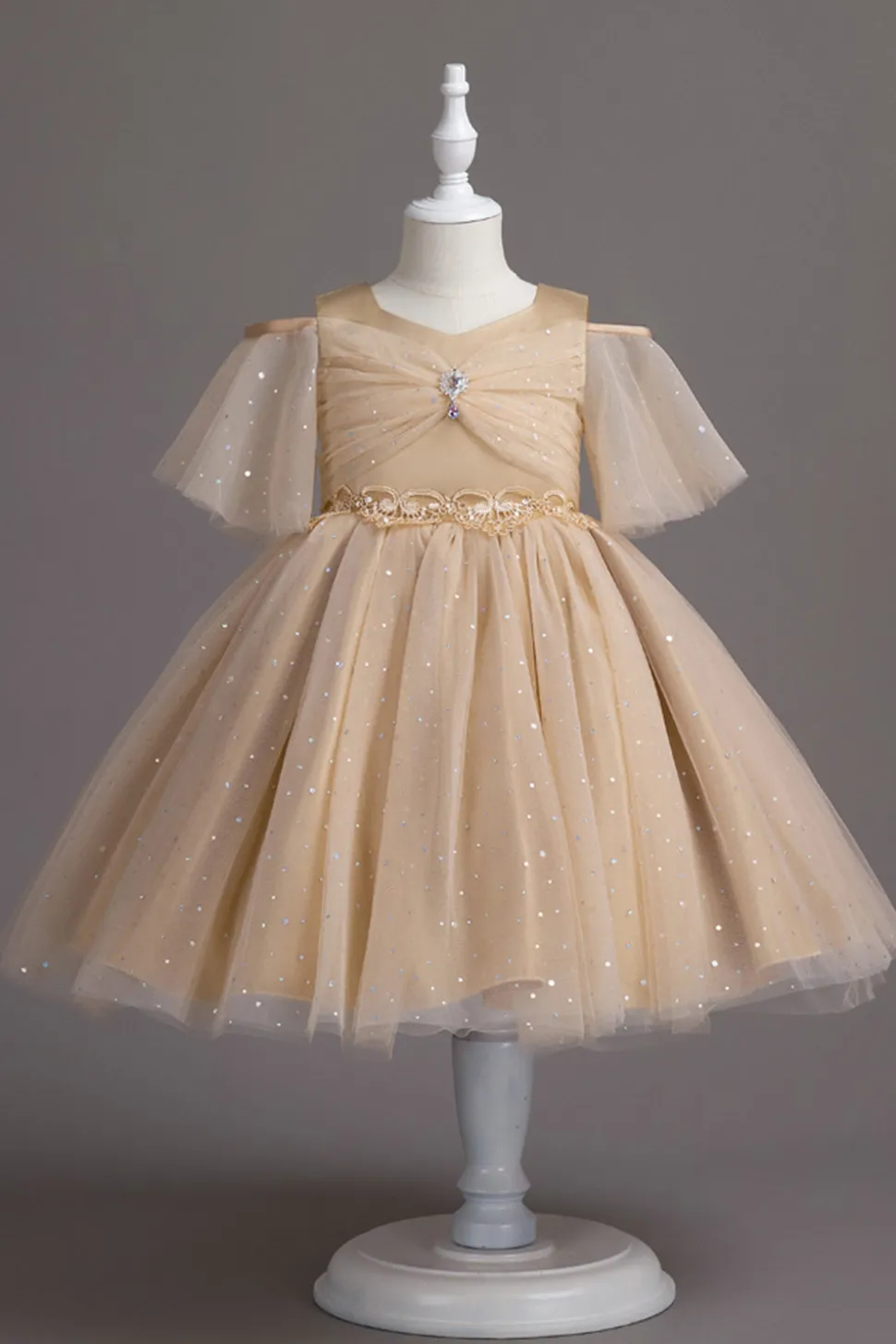A Line Fora do Ombro Borgonha Vestido de Menina Tule