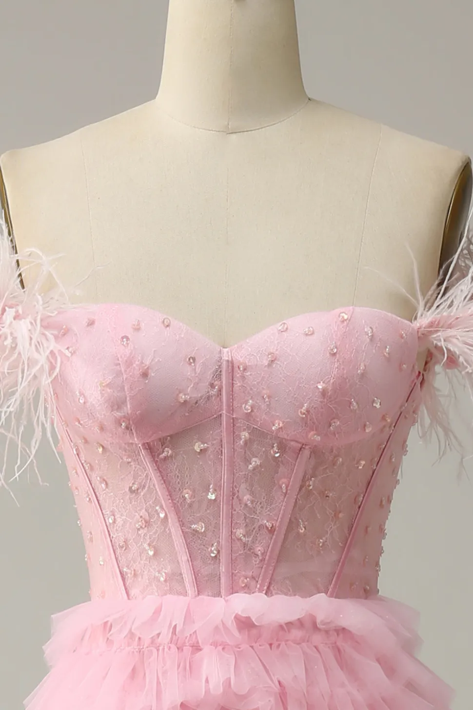 A Line Fora do Ombro Rosa Vestido Cerimónia Com Penas