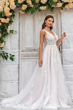 A Line Gola em V Champagne Tule Vestido de Noiva com Renda