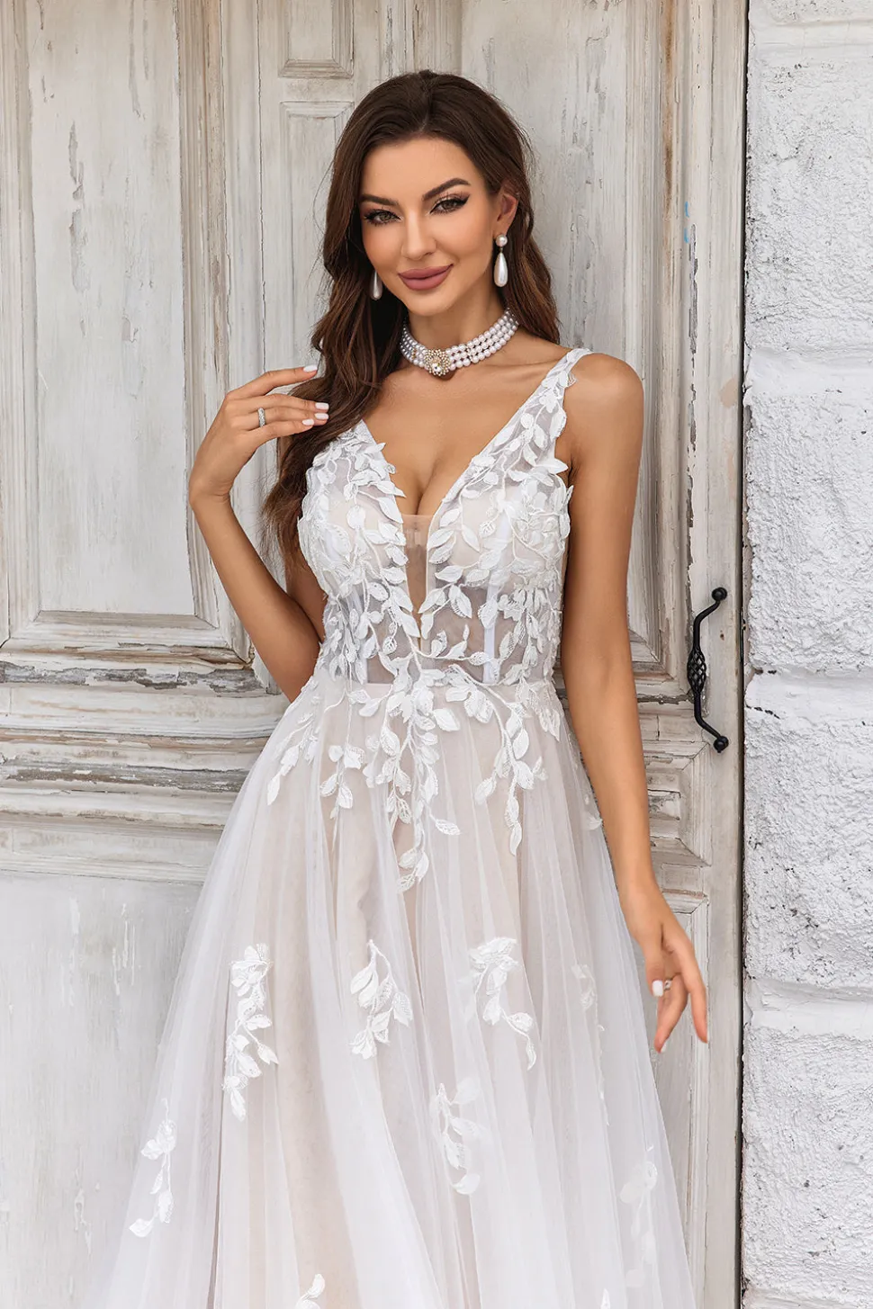 A Line Gola em V Champagne Tule Vestido de Noiva com Renda