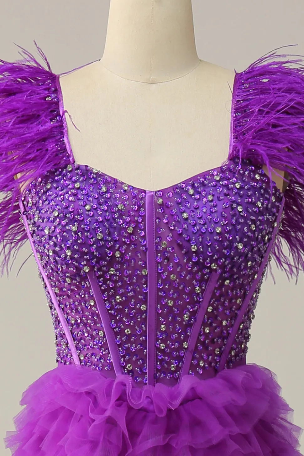 A Line Roxo Vestido de Festa Com Penas