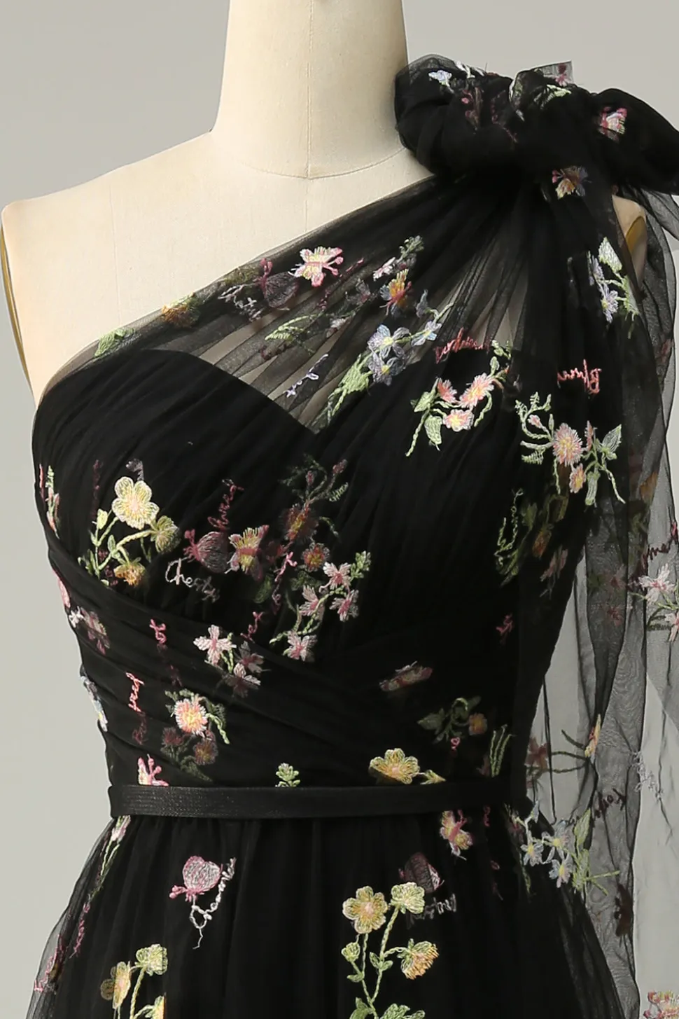 A Line Um Ombro Preto Vestido de Festa