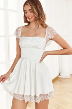 A Line Vestido de Cocktail Branco Pescoço Quadrado Renda