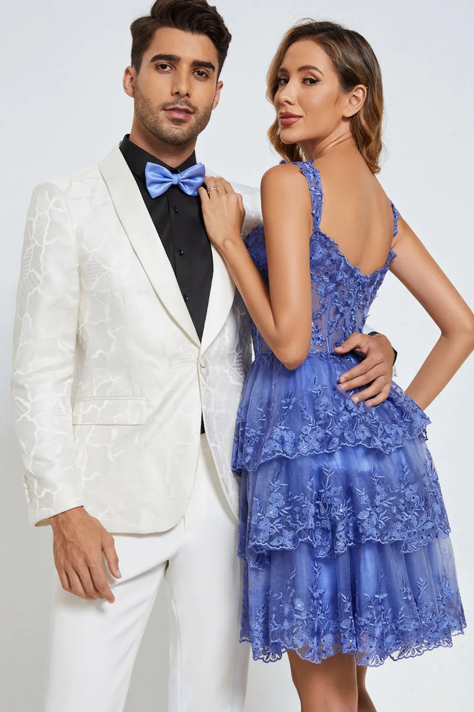 A Linha Dark Blue Corset Tiered Vestido Curto Homecoming com Renda