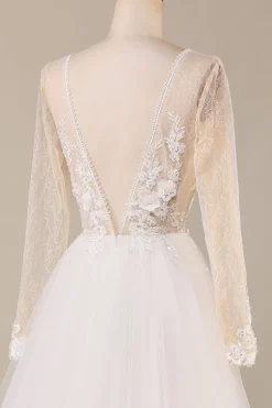 A Linha Deep V-Neck Ivory Tulle Sweep Train Vestido de Noiva com Renda
