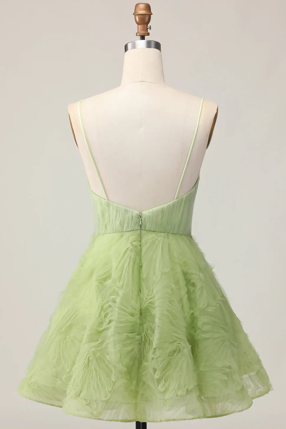 A Linha Esparguete Correias Verde Ruched Short Homecoming Dress com costas abertas