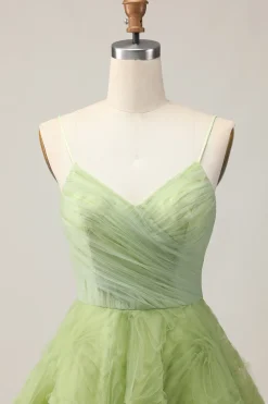 A Linha Esparguete Correias Verde Ruched Short Homecoming Dress com costas abertas