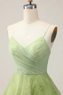 A Linha Esparguete Correias Verde Ruched Short Homecoming Dress com costas abertas
