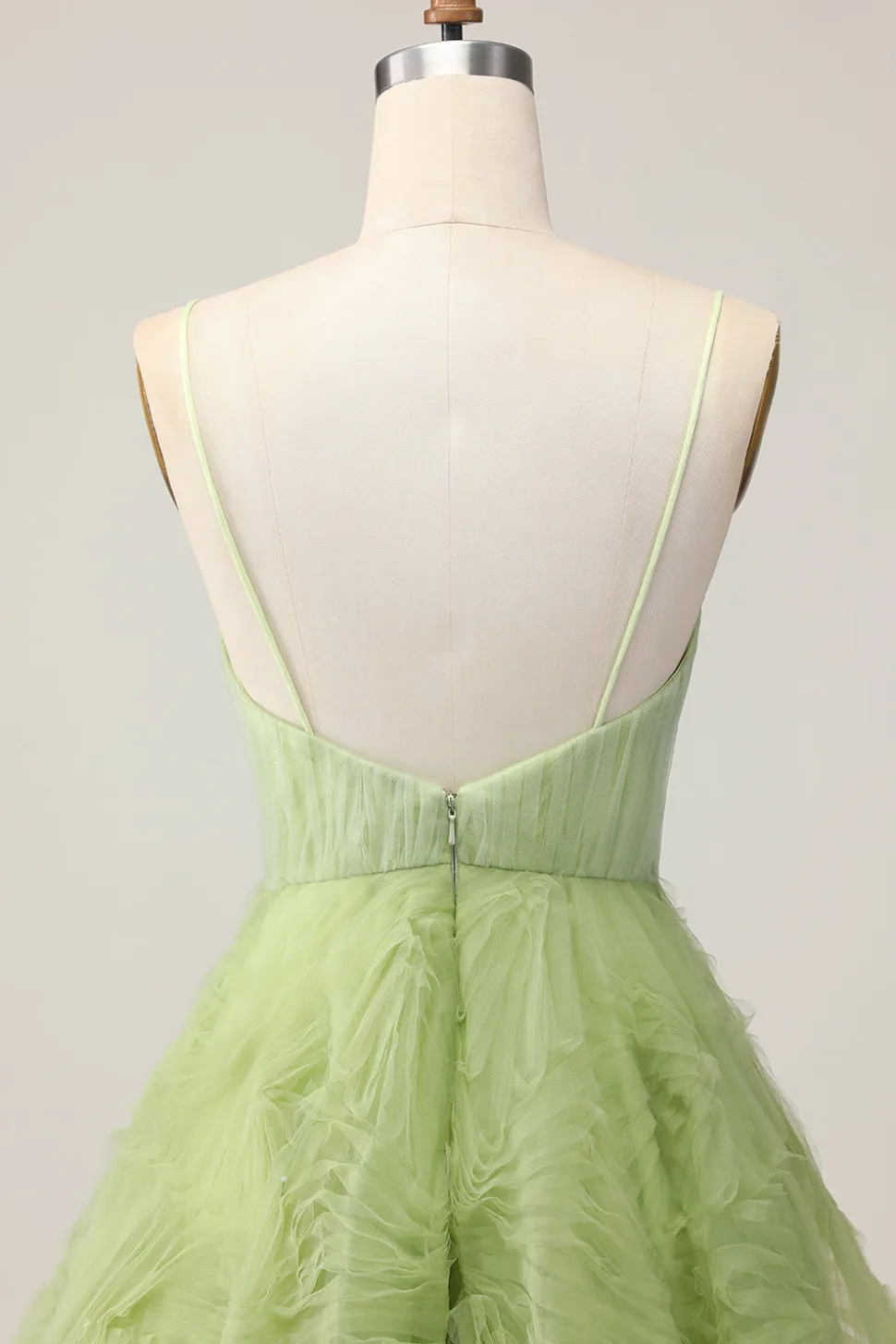 A Linha Esparguete Correias Verde Ruched Short Homecoming Dress com costas abertas