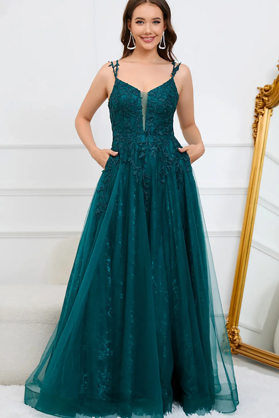 A Linha Esparguete Correias Verde Escuro Vestido de Baile com Apliques