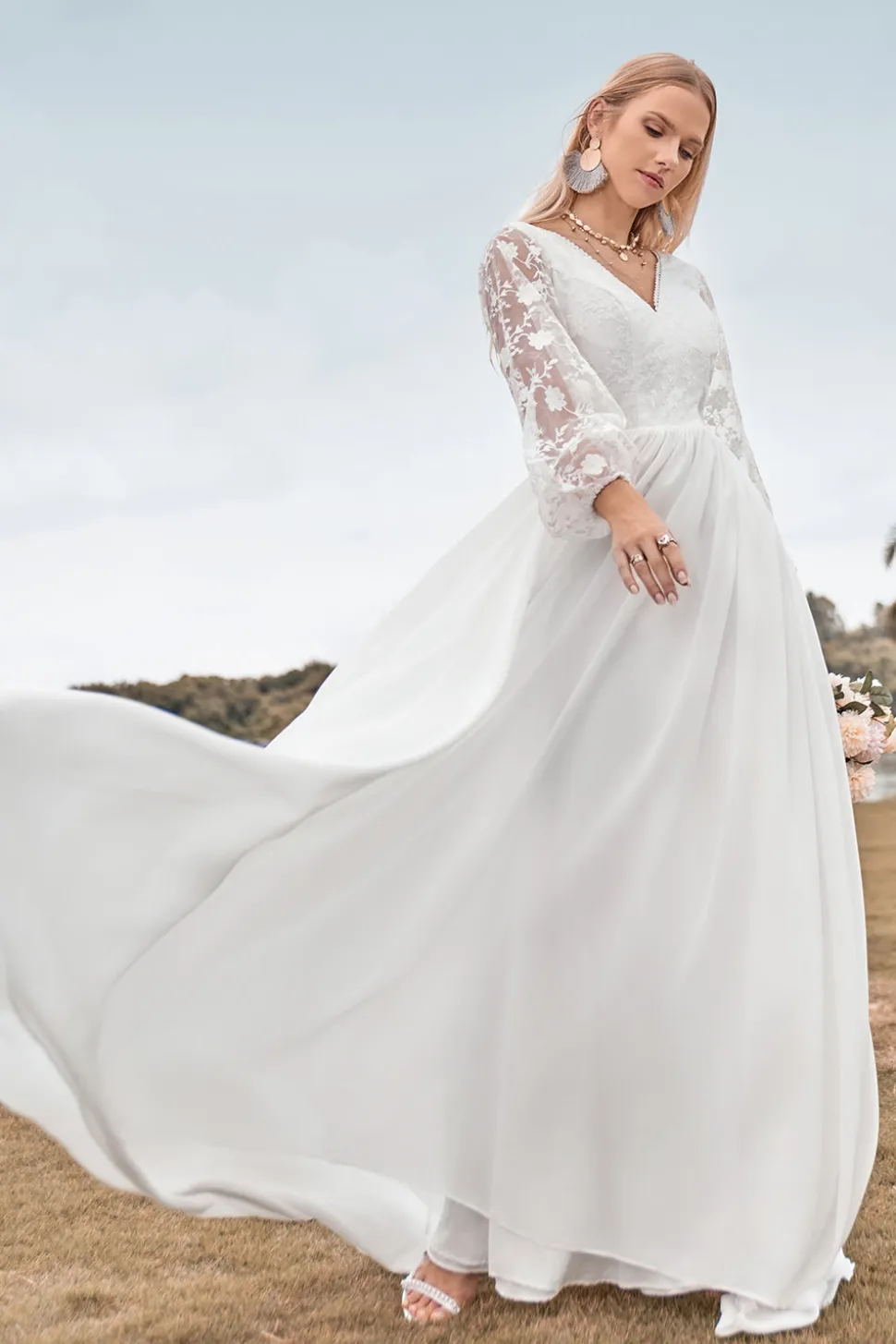 A Linha V Pescoço Marfim Chiffon Varredura Trem Boho Vestido de Noiva com Renda