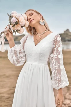 A Linha V Pescoço Marfim Chiffon Varredura Trem Boho Vestido de Noiva com Renda