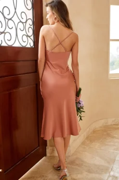 Alças de espaguete marrom escorregam vestido de dama de honra