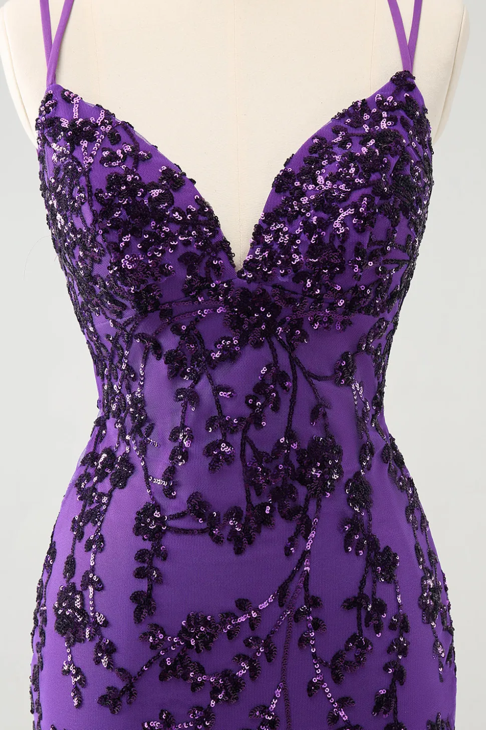 Alças de espaguete roxas brilhantes apertadas vestido curto de volta para casa com apliques