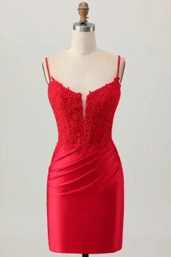 Alças de espaguete vermelho escuro frisado curto apertado Homecoming vestido com renda para trás