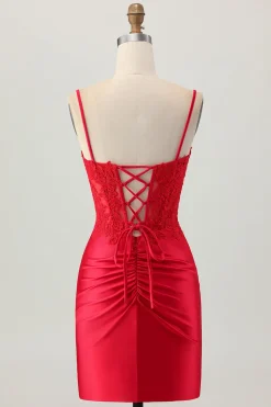Alças de espaguete vermelho escuro frisado curto apertado Homecoming vestido com renda para trás