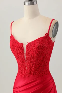 Alças de espaguete vermelho escuro frisado curto apertado Homecoming vestido com renda para trás