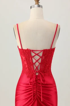 Alças de espaguete vermelho escuro frisado curto apertado Homecoming vestido com renda para trás