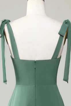 Alças de gravata de eucalipto Um vestido de dama de honra linha com fenda