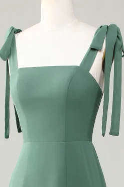 Alças de gravata de eucalipto Um vestido de dama de honra linha com fenda