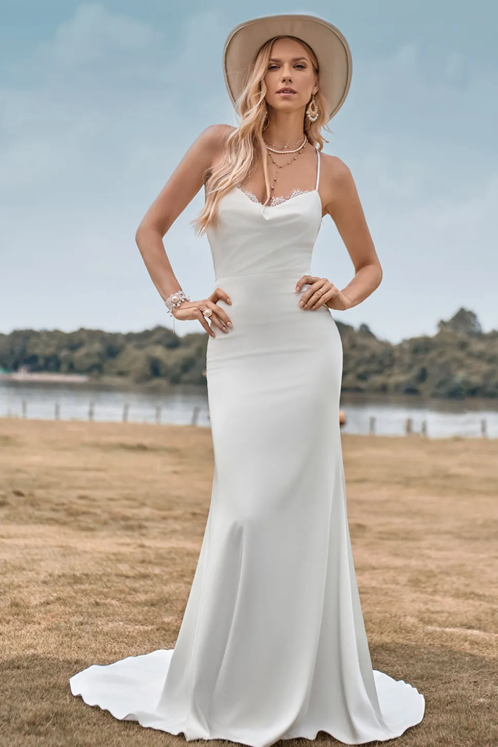 Alças Esparguete Simples Vestido de Noiva Branco com Costas Cruzadas Criss