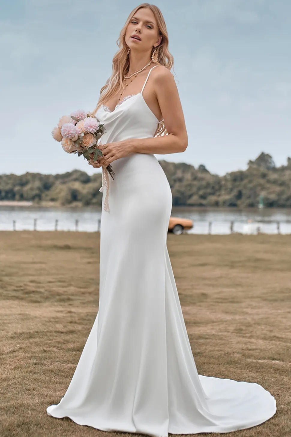 Alças Esparguete Simples Vestido de Noiva Branco com Costas Cruzadas Criss