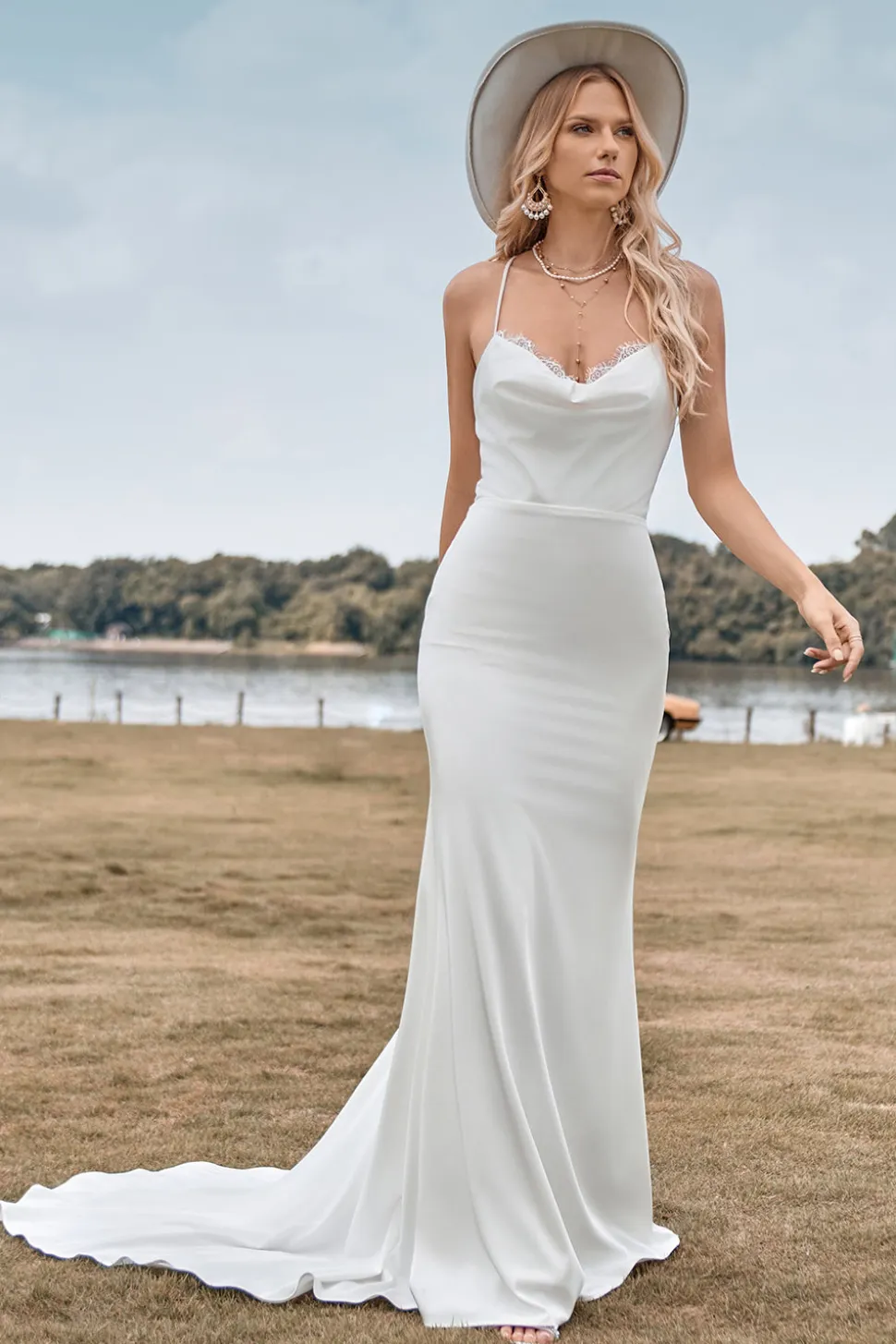Alças Esparguete Simples Vestido de Noiva Branco com Costas Cruzadas Criss