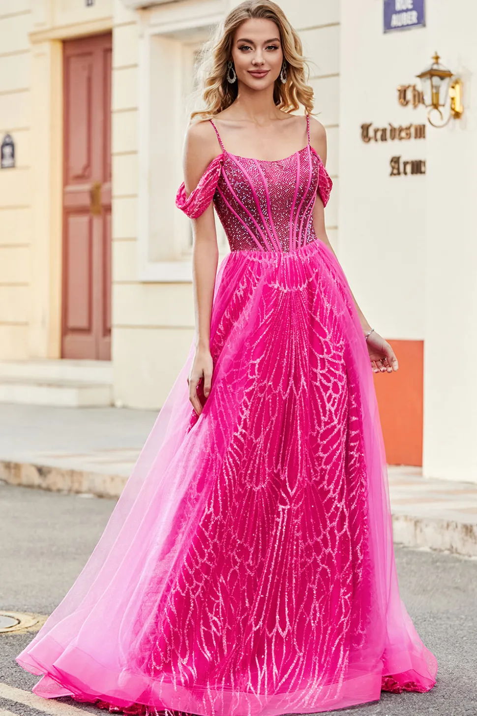 A-Line Cold Shoudler Sparkly Hot Pink Corset Prom Dress com Missangas