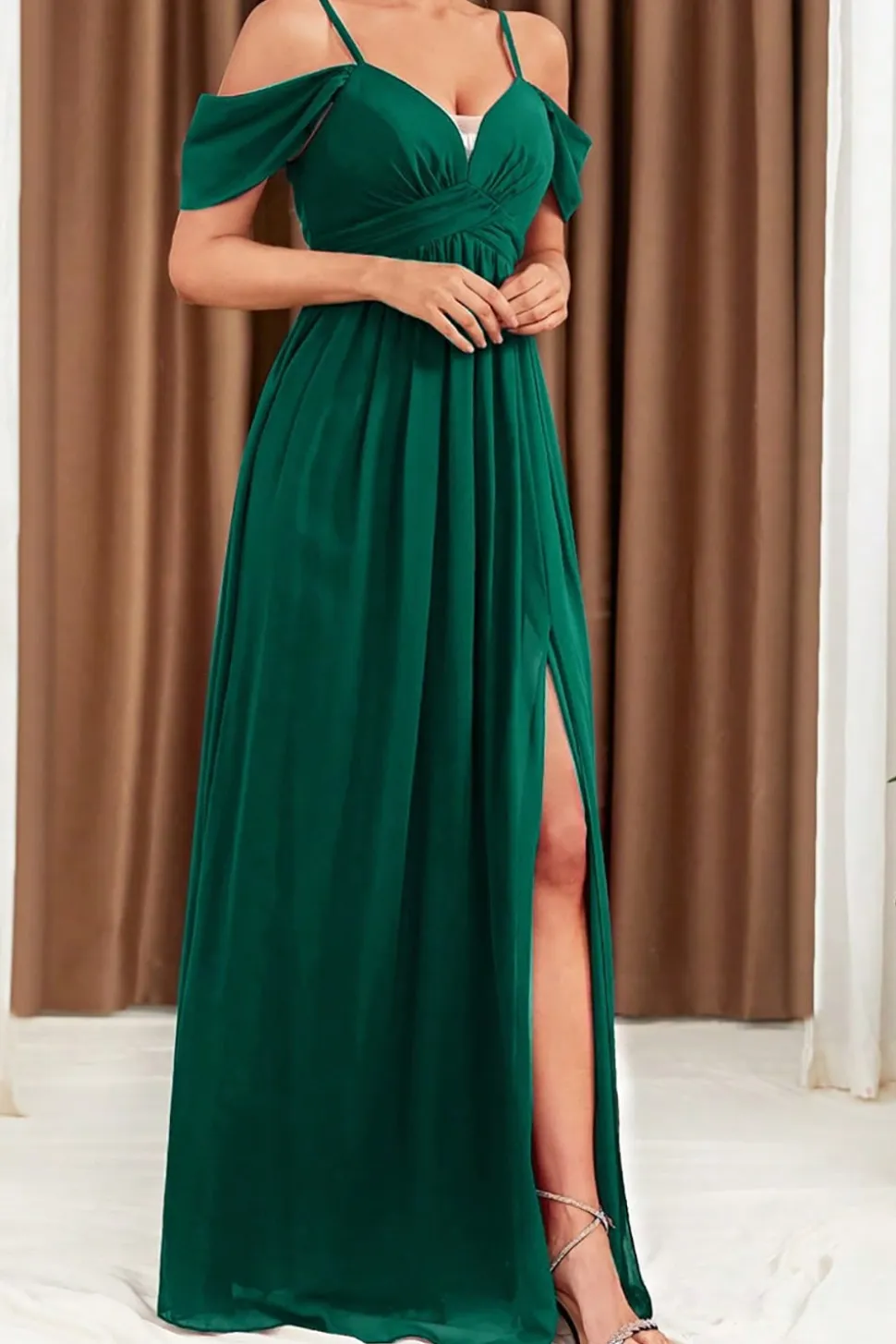A-Line Cold Shoulder Borgonha vestido formal com fenda