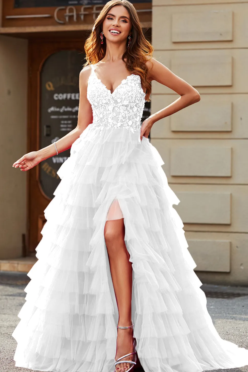 A-Line Espaghetti Correias Vestido de Noiva Branco Tiered com Fenda