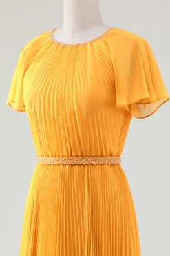A-line pescoço redondo plissado amarelo mãe de vestido de noiva com mangas curtas