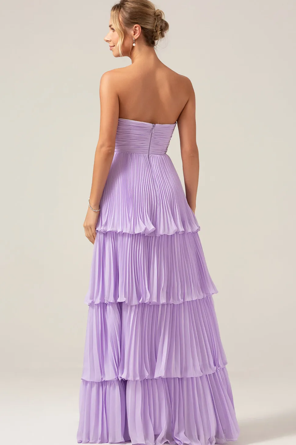 A-Line Sweetheart Tiered Chiffon longo Lilás vestido de dama de honra com pregas