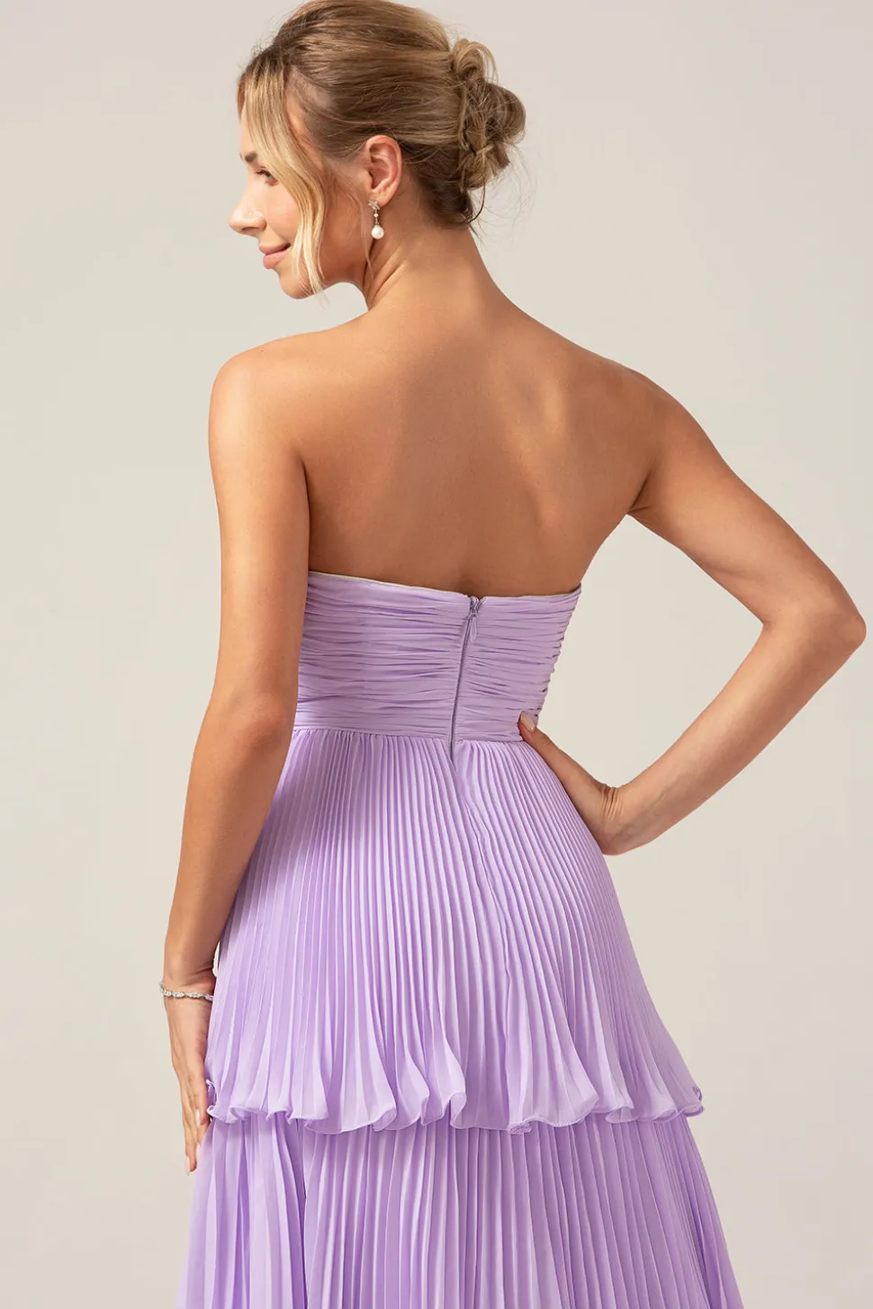 A-Line Sweetheart Tiered Chiffon longo Lilás vestido de dama de honra com pregas