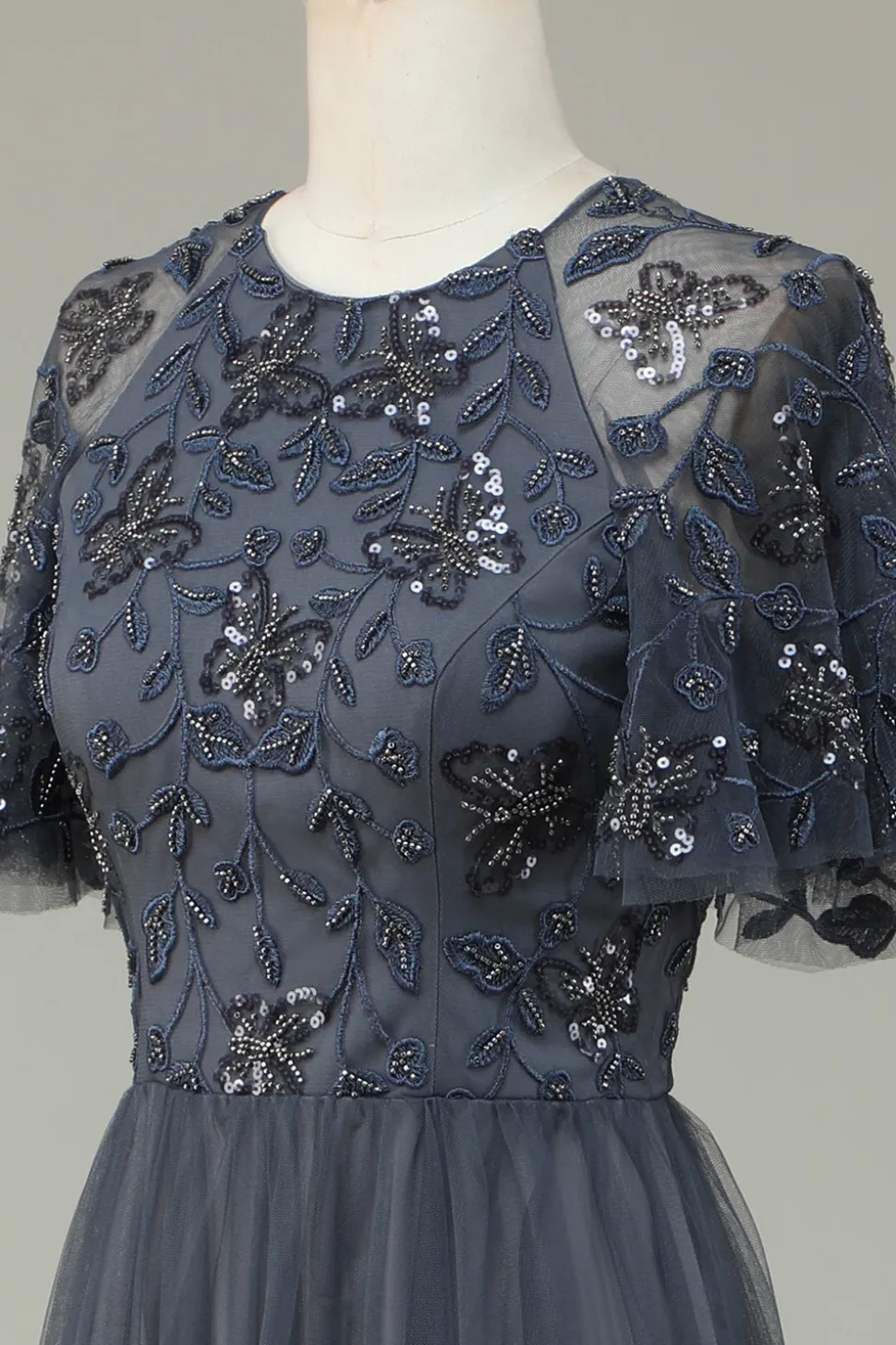 A-Line Tule frisado longo vestido de dama de honra cinza com apliques