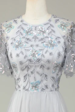 A-Line Tule frisado longo vestido de dama de honra cinza com apliques