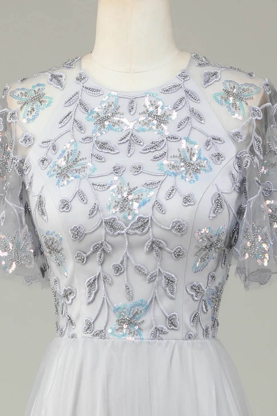 A-Line Tule frisado longo vestido de dama de honra cinza com apliques