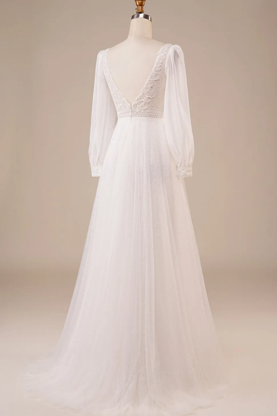 A-Line Tule frisado vestido de noiva marfim com mangas