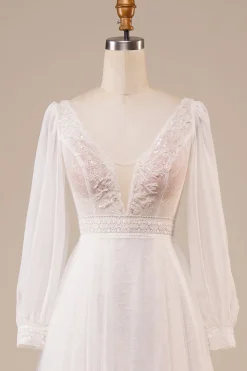 A-Line Tule frisado vestido de noiva marfim com mangas