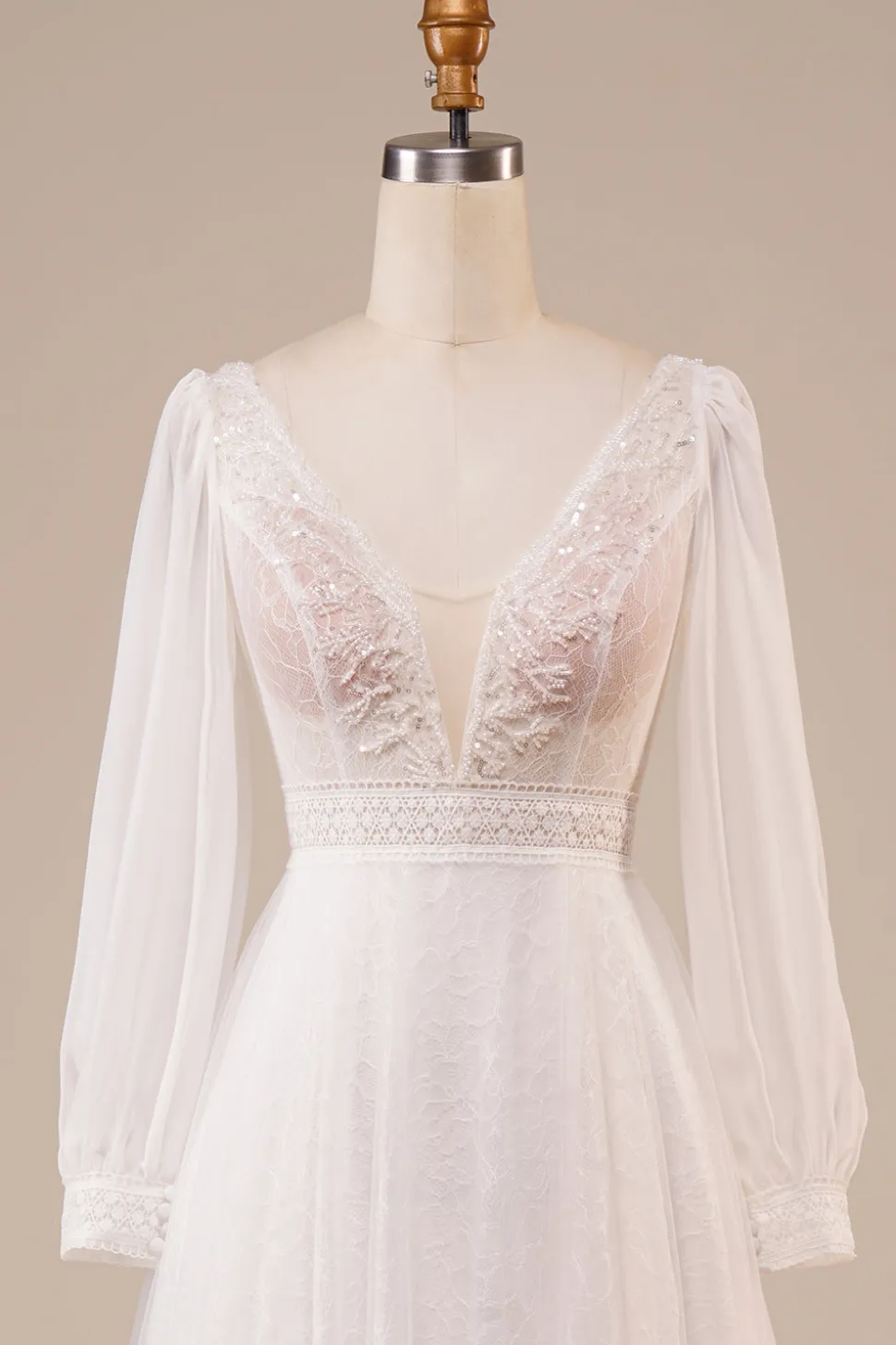 A-Line Tule frisado vestido de noiva marfim com mangas