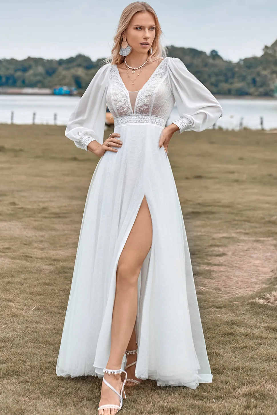 A-Line Tule frisado vestido de noiva de marfim com mangas compridas