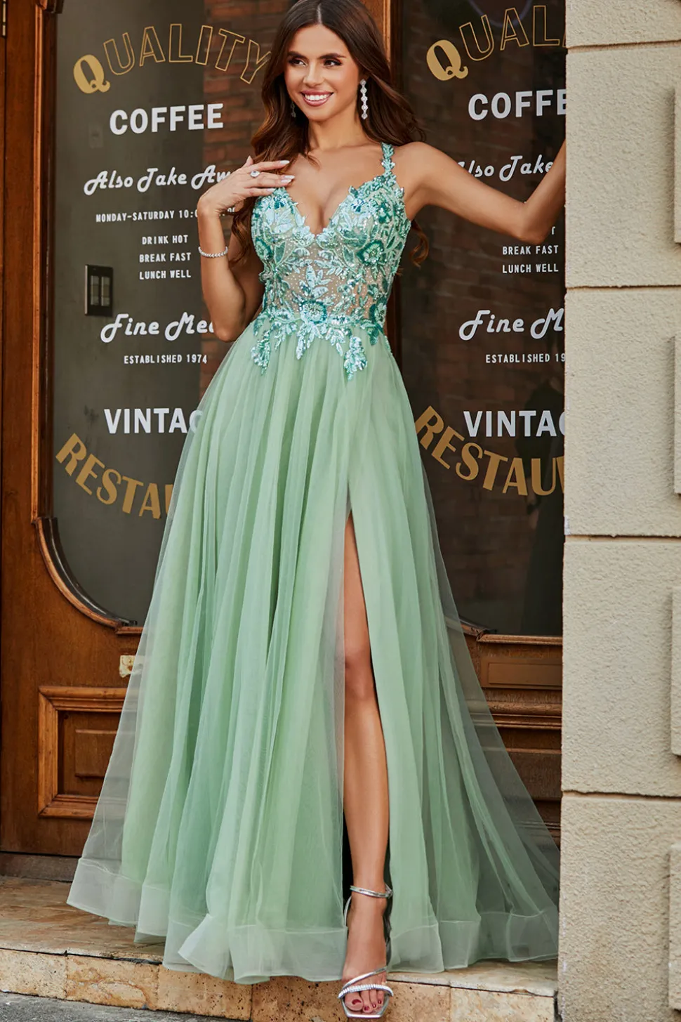 A-Line V Neck Split Tulle Vestido de baile verde claro com beading Appliqued