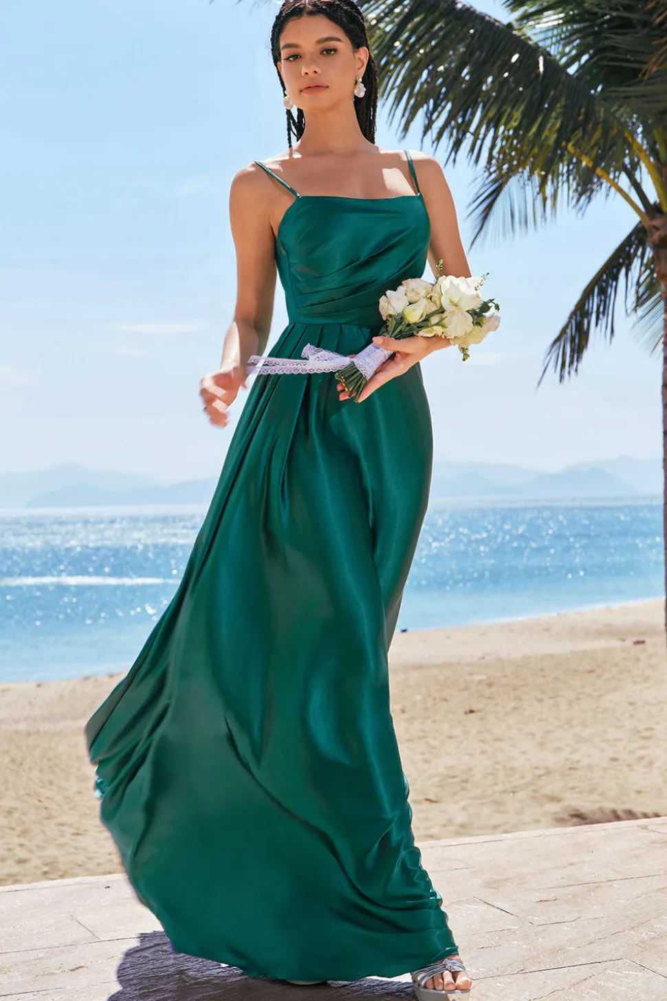 A-Line Verde Escuro Esparguete Correias Cetim Ruched Long Vestido de Dama de Honra