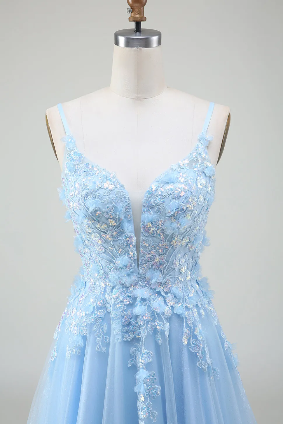 A-Line Vestido de baile azul claro com apliques