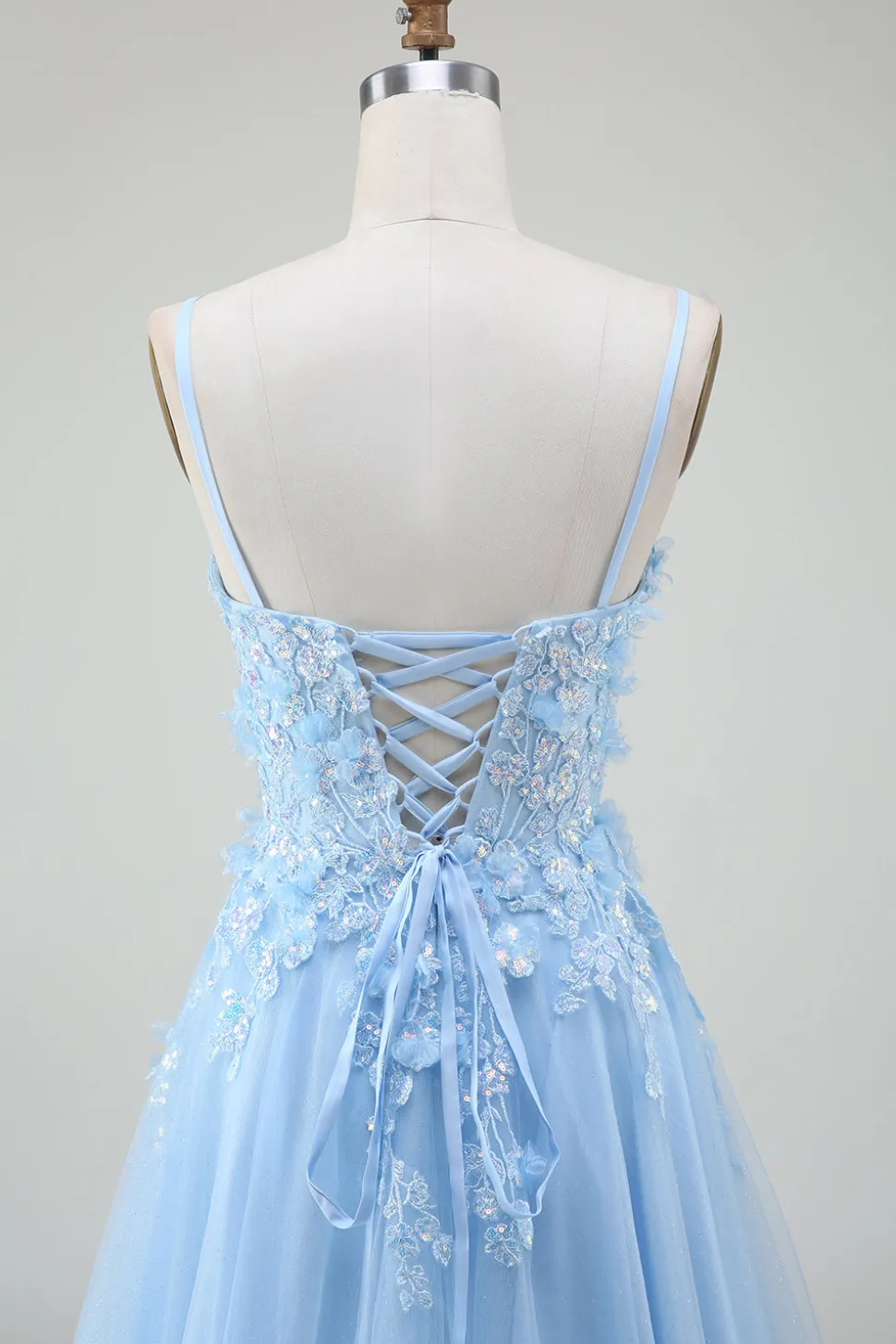 A-Line Vestido de baile azul claro com apliques