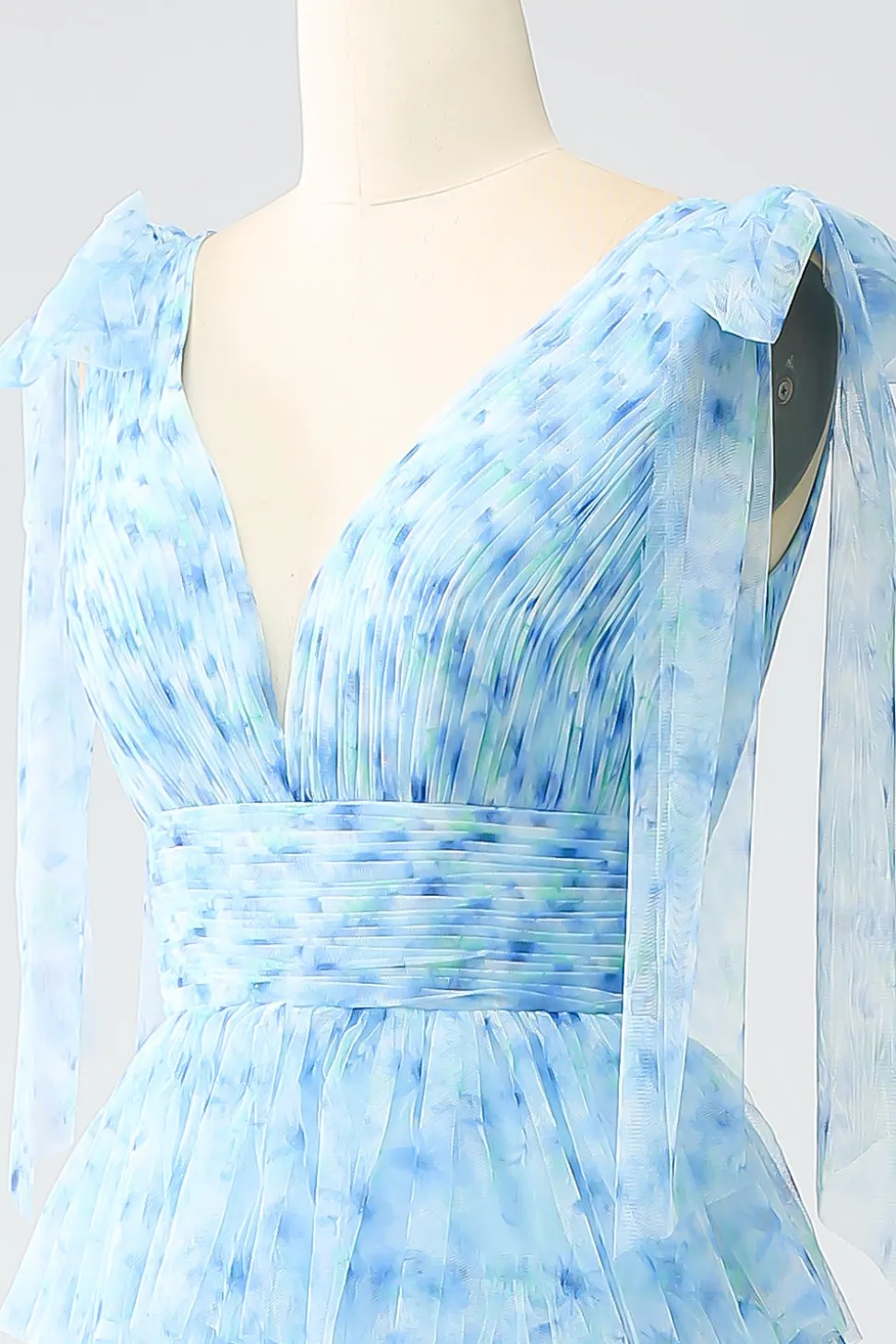 A-Line V-Neck Vestido de baile azul claro em camadas
