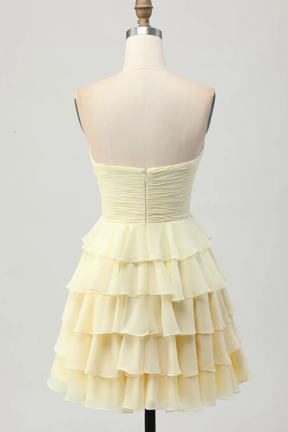 Amarelo sem alças Uma linha Tiered Homecoming Dress com arco