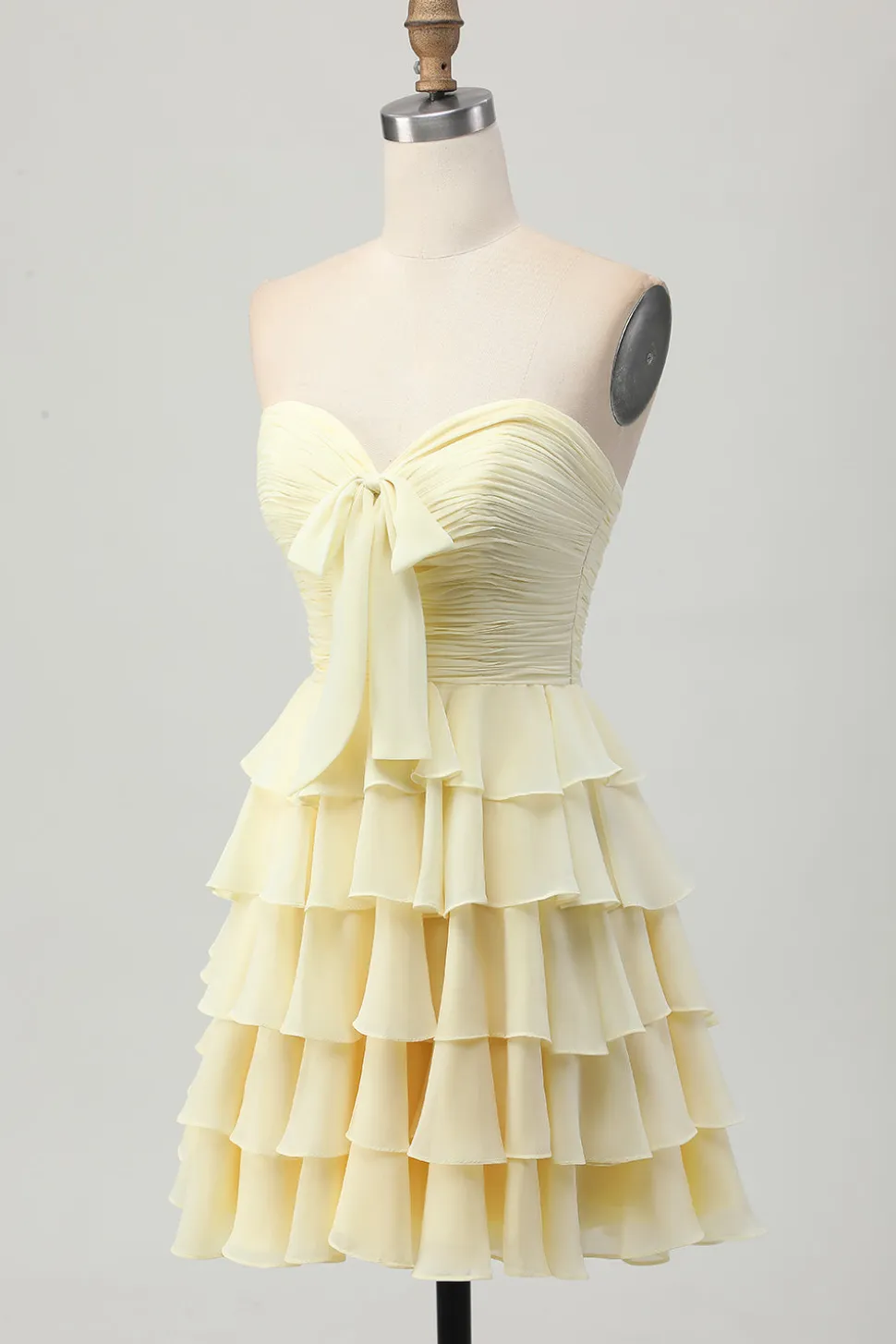 Amarelo sem alças Uma linha Tiered Homecoming Dress com arco