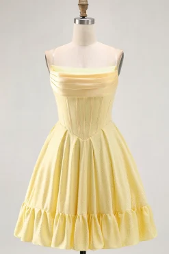 Amarelo Strapless A-Line Corset Homecoming Dress com Missangas