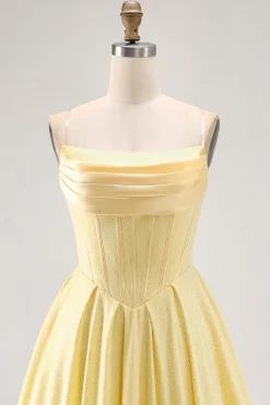 Amarelo Strapless A-Line Corset Homecoming Dress com Missangas